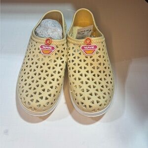 New Wave slip on shoes women’s size 7